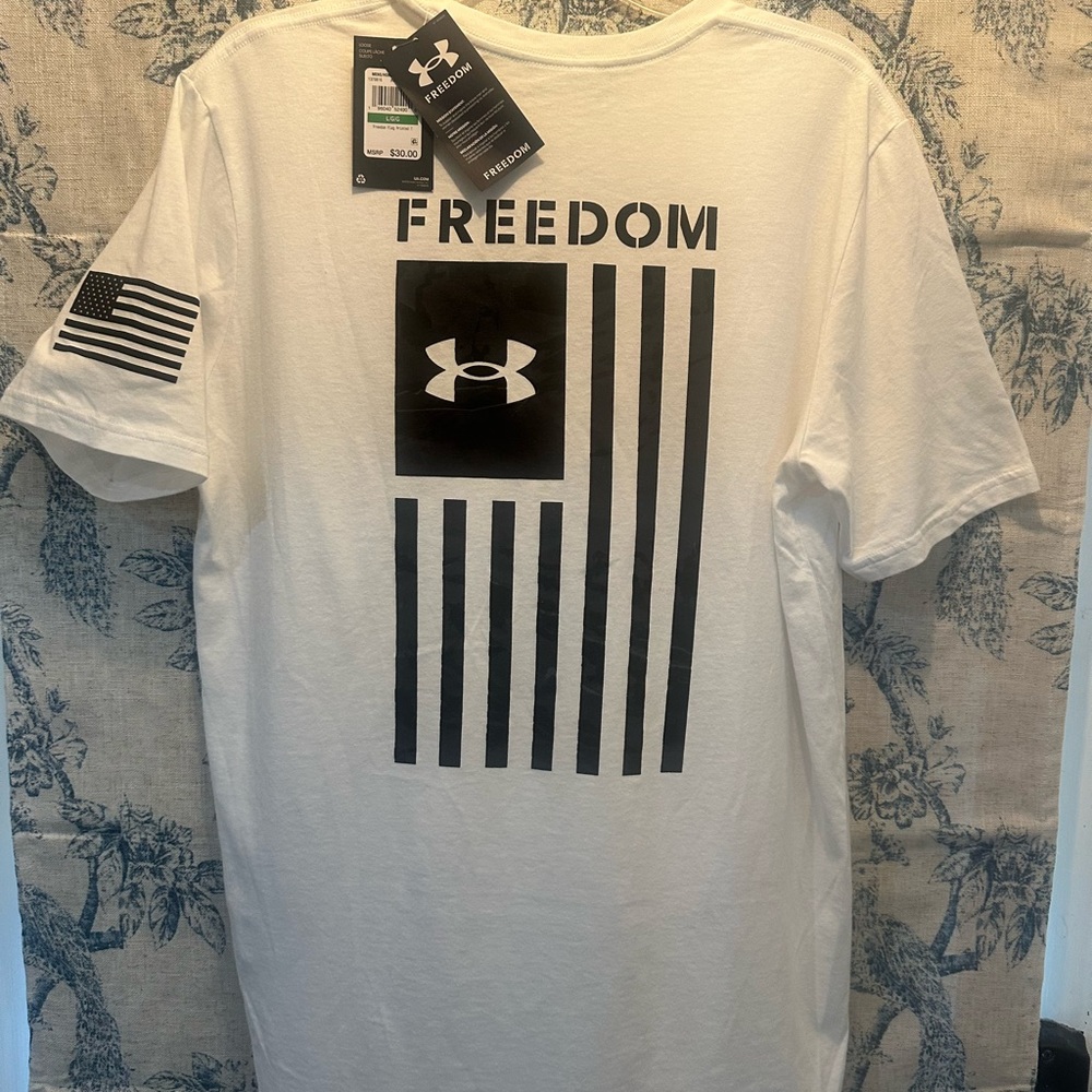 Under Armour White Short Sleeve Tee with Logo - Picture 2 of 3